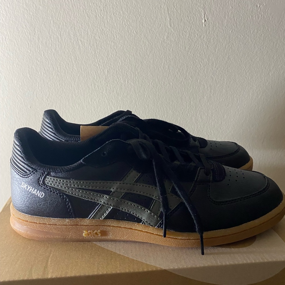 ASICS Womens Sz 8 Skyhand Black and Gray Sneakers nwt - Picture 3 of 7